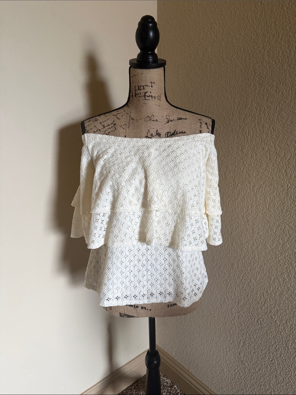 Banana Republic Cream Off-Shoulder Lace Ruffle Camisole